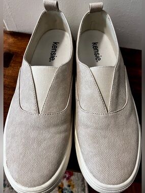 Kensie Woman’s Slip-On Casual Sneakers in Light Beige size 8, like new.